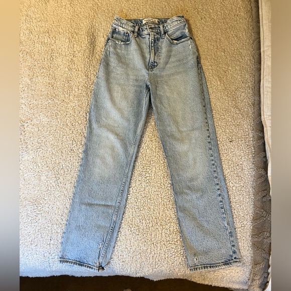 Abercrombie 90s Straight Ultra High Rise Jeans - Picture 2 of 5